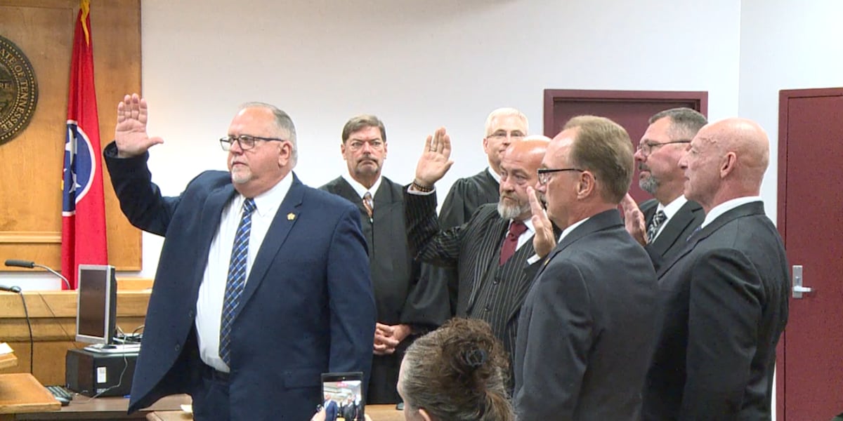 Gibson County officials sworn in at Trenton courtroom